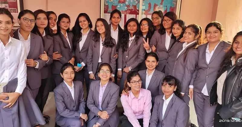Devi Ahilya Vishwavidyalaya Students