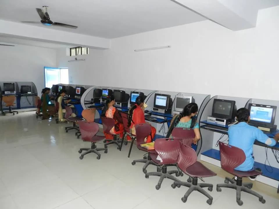 Sri Sai Group of Institutes Amritsar Computer Lab